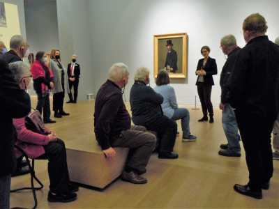 Abbildung zeigt Führung durch die Ausstellung Junge Wilde im Übersee-Museum